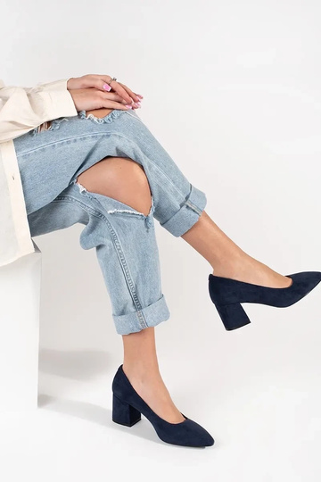 Talons hauts en daim bleu... 2