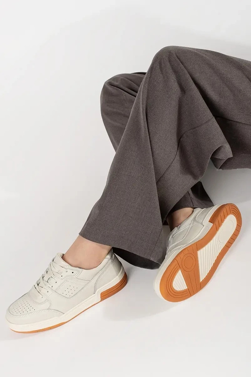 Chaussures modèle Sneakers blanches...