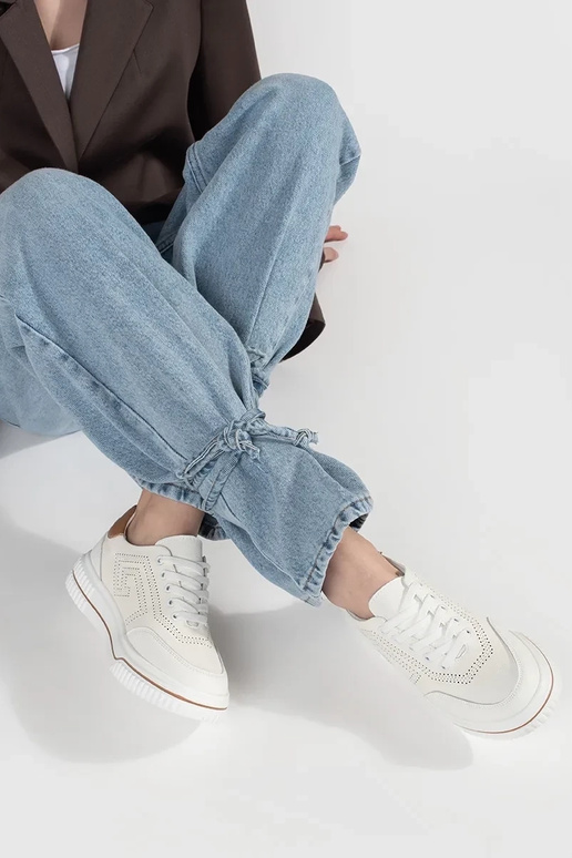 Baskets en cuir ajourées blanches Baskets en cuir ajourées blanches