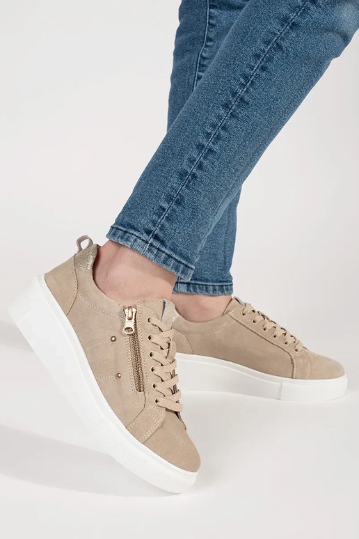 Baskets en cuir beige sur semelle...