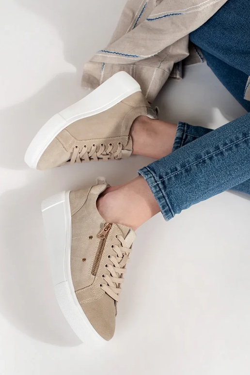 Baskets en cuir beige sur semelle...