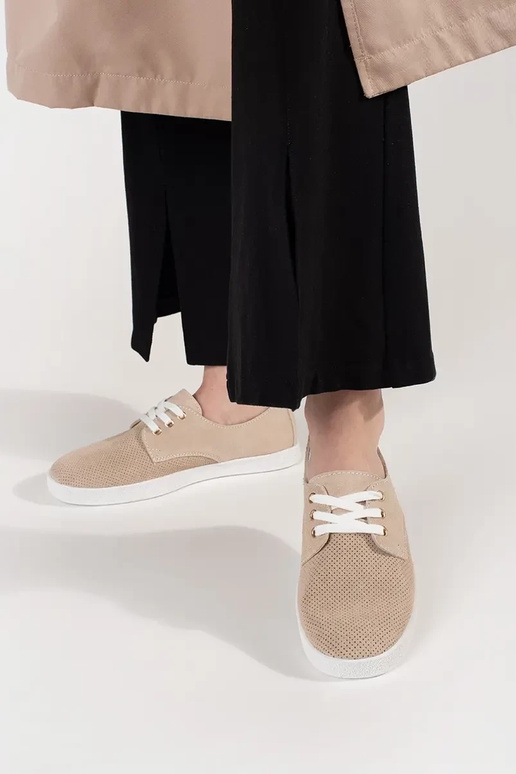 Baskets sportives ajourées en cuir... Baskets sportives ajourées en cuir...