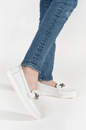 Mocassins blancs en cuir... 2