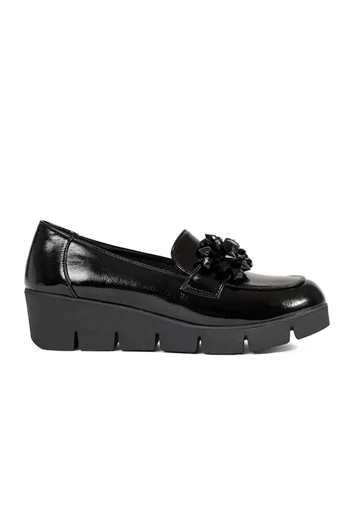 Mocassins noirs sur semelles...