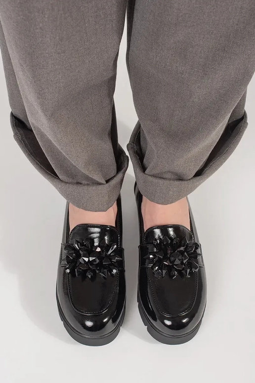 Mocassins noirs sur semelles...