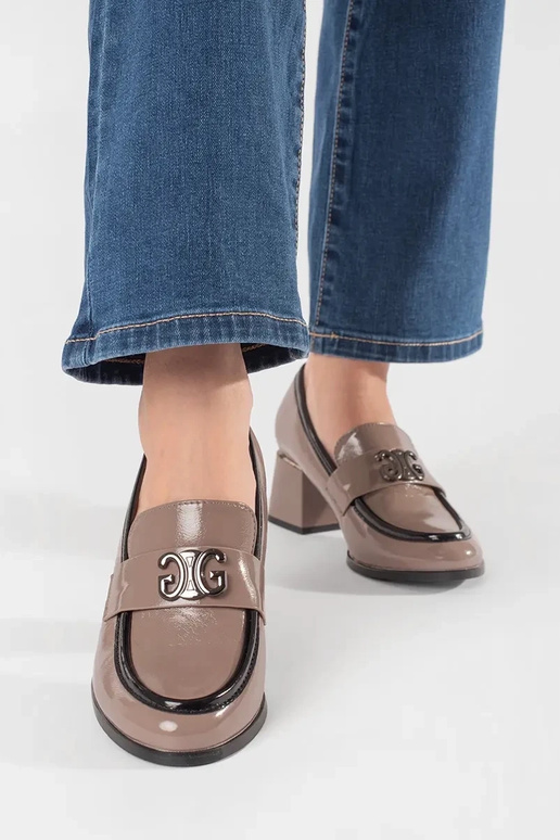 Mocassins stylés couleur taupe Mocassins stylés couleur taupe