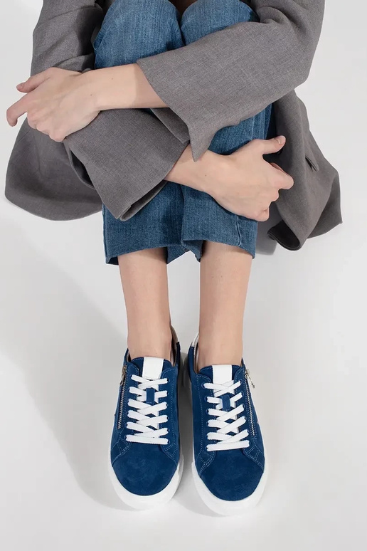 Baskets bleues sur semelle épaisse Baskets bleues sur semelle épaisse