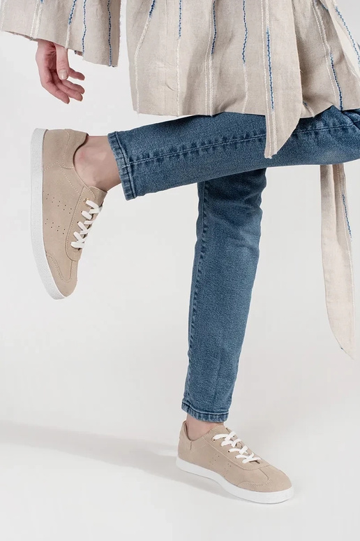 Baskets en cuir beige