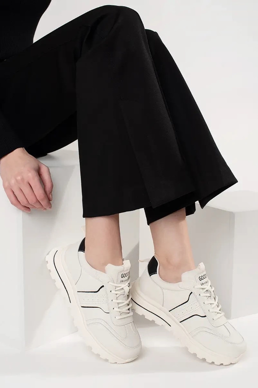 Baskets en cuir sportives sur semelle... Baskets en cuir sportives sur semelle...