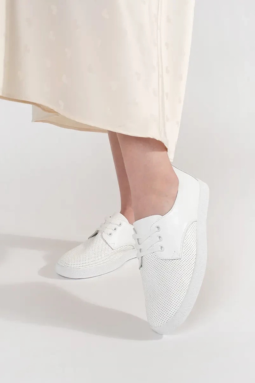 Baskets ajourées en cuir naturel...