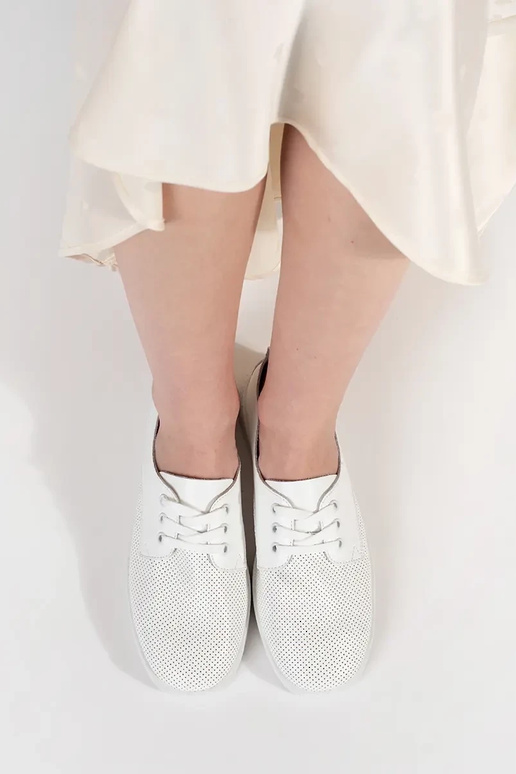 Baskets ajourées en cuir naturel...