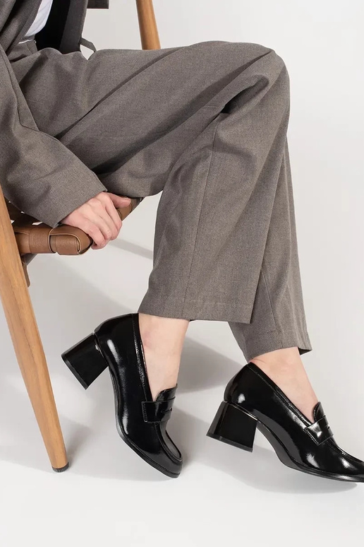 Bottines noires sur talons Bottines noires sur talons