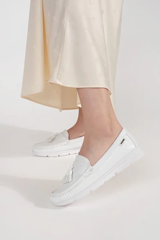 Mocassins blancs avec franges sur... Mocassins blancs avec franges sur...