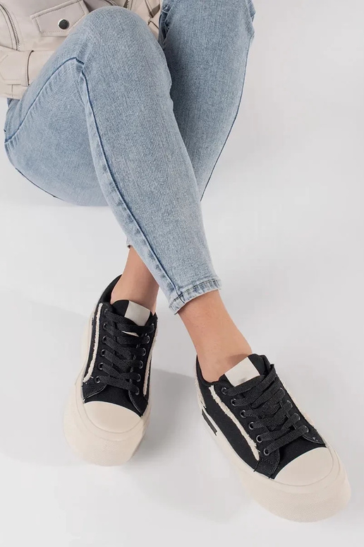 Baskets noires et blanches avec...