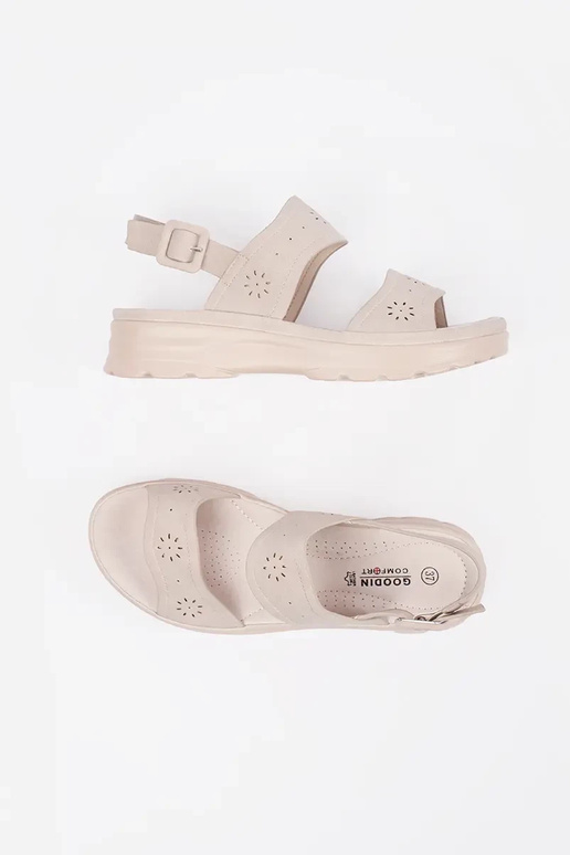 Sandales couleur ivoire légères sur... Sandales couleur ivoire légères sur...