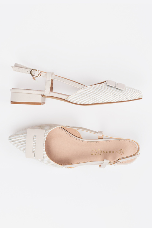 Sandales blanches à talons ouverts