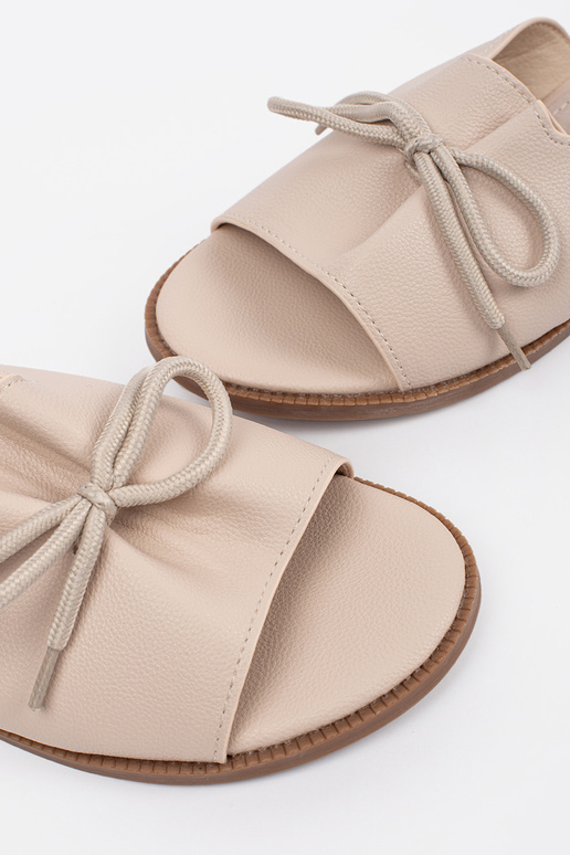 Chaussons beiges avec nœud Chaussons beiges avec nœud