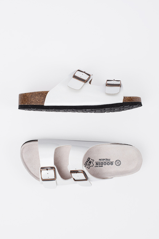 Chaussons blancs à semelle plate