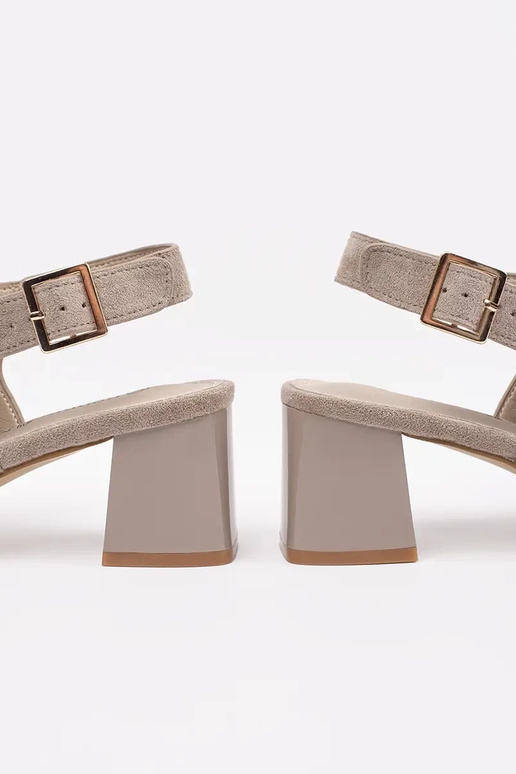 sandales en daim couleur sable à talons