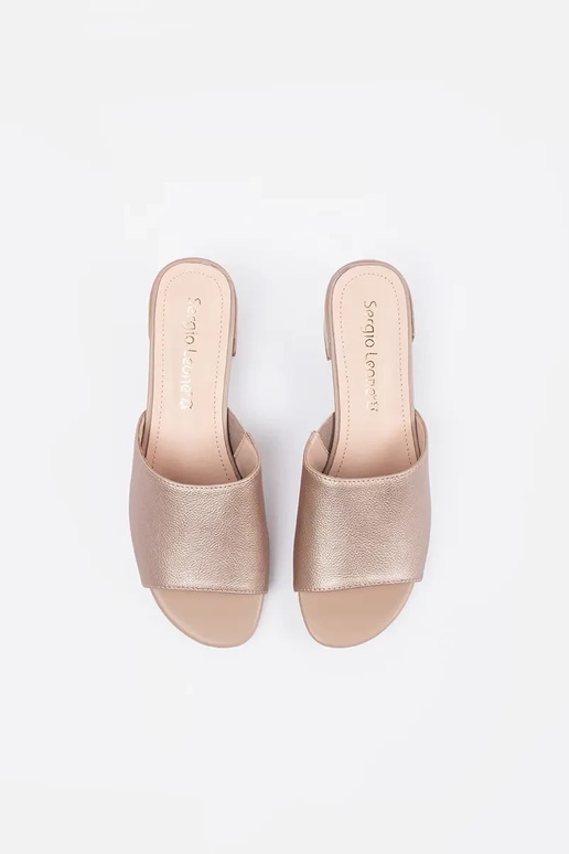 Chaussons couleur sable à talons... Chaussons couleur sable à talons...