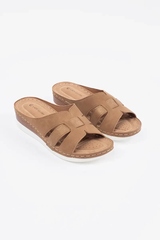 Chaussons confortables à petit talon... Chaussons confortables à petit talon...