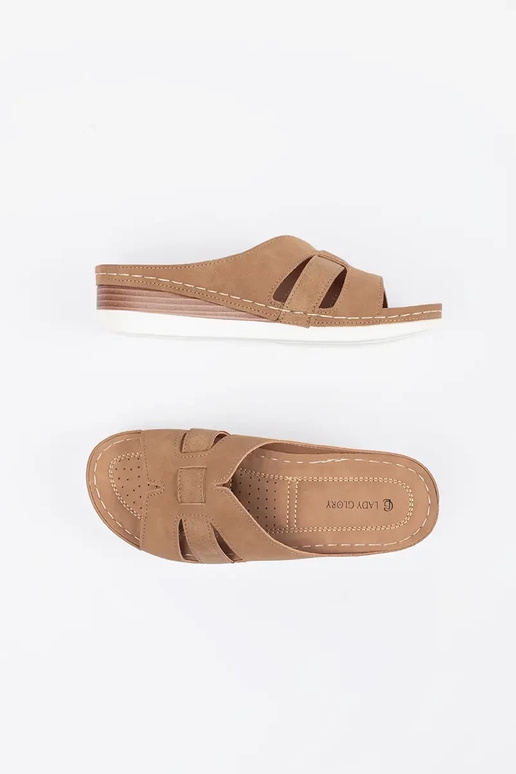 Chaussons confortables à petit talon... Chaussons confortables à petit talon...