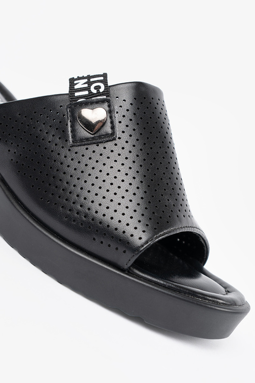 Chaussons ajourés à plateforme noirs Chaussons ajourés à plateforme noirs