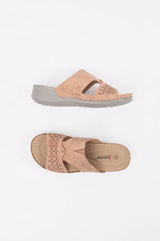 Chaussons à petit talon couleur rose...