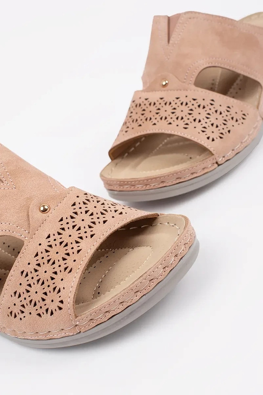 Chaussons à petit talon couleur rose...