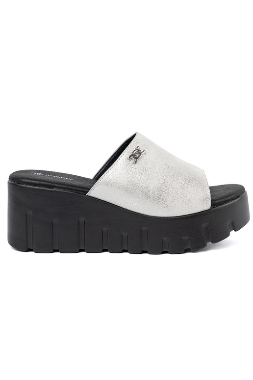 Pantoufles avec plateforme noire...