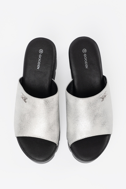 Pantoufles avec plateforme noire...