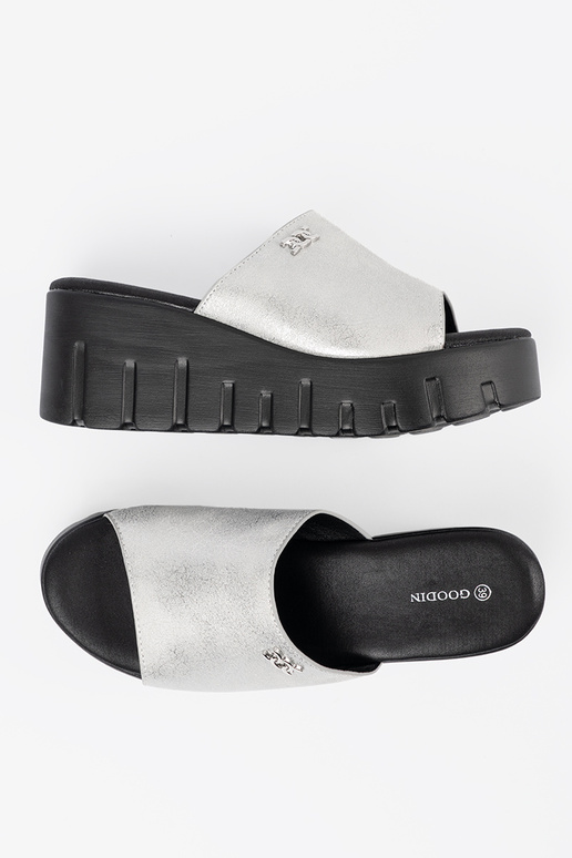 Pantoufles avec plateforme noire...