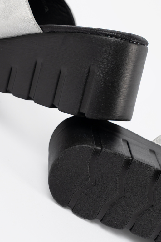 Pantoufles avec plateforme noire...