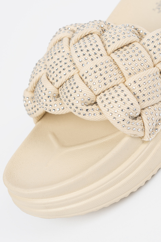 Chaussons avec des cristaux couleur...