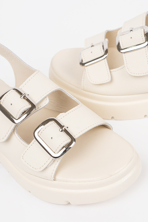 Sandales classiques couleur sable... Sandales classiques couleur sable...