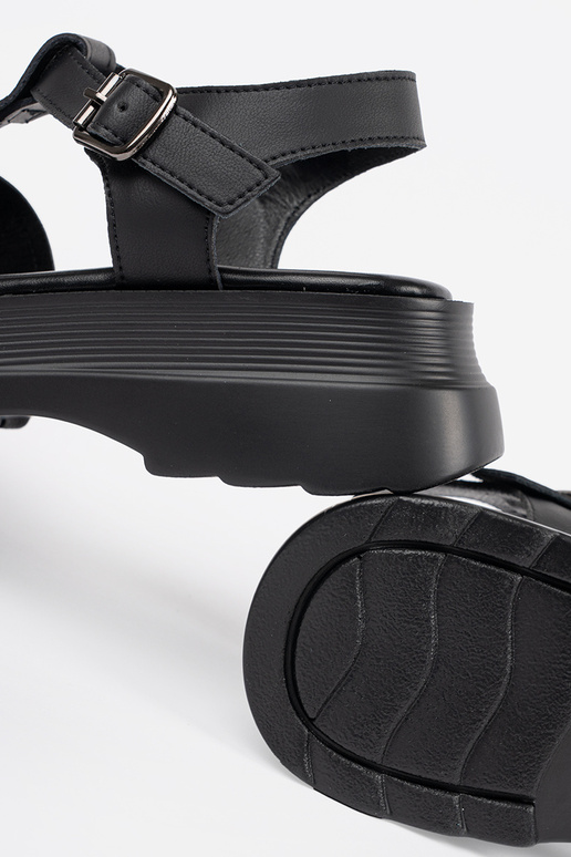 Sandales noires à semelle épaisse Sandales noires à semelle épaisse