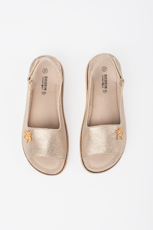 Sandales dorées avec plateforme et... Sandales dorées avec plateforme et...