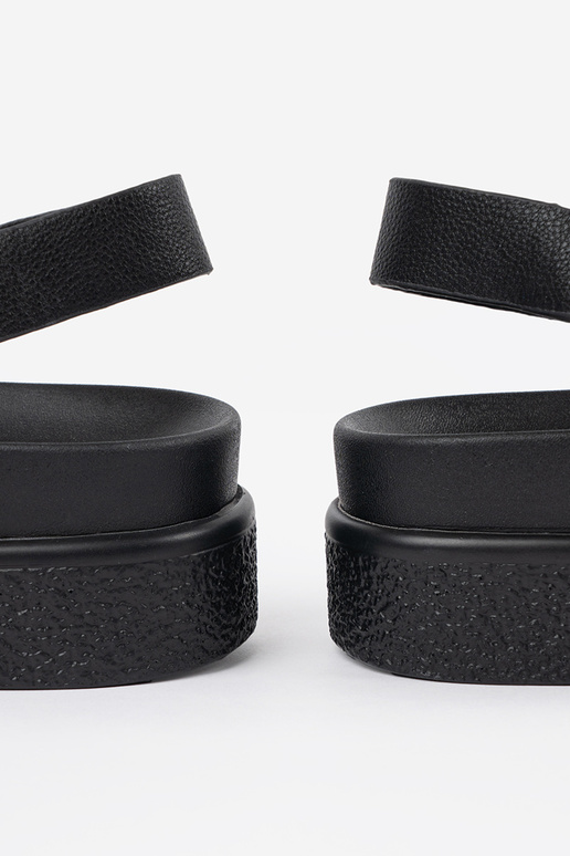 Sandales élégantes noires avec... Sandales élégantes noires avec...