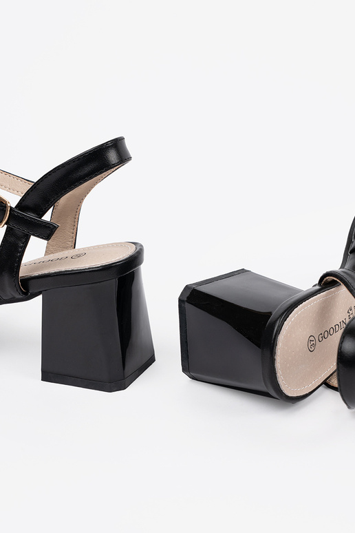 Sandales noires à talons Sandales noires à talons