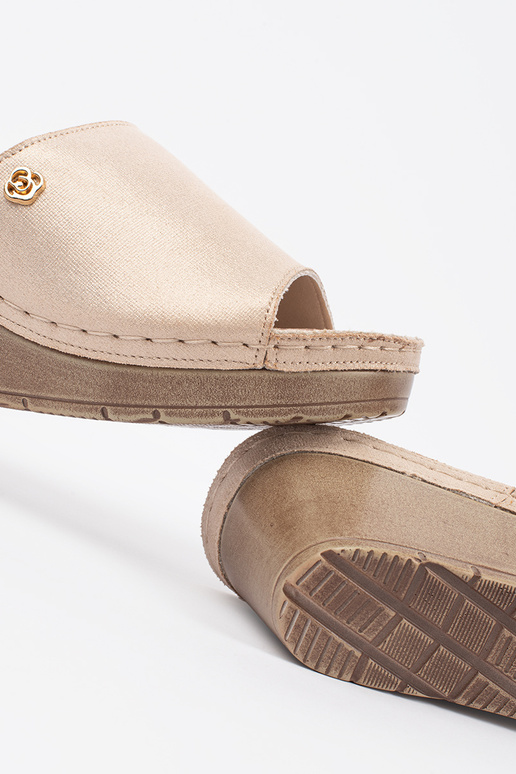 Chaussons dorés pour femmes à talon... Chaussons dorés pour femmes à talon...