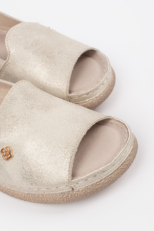 Sandales couleur or avec semelle en cuir