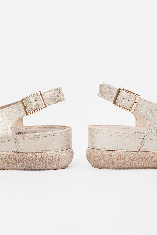 Sandales couleur or avec semelle en cuir