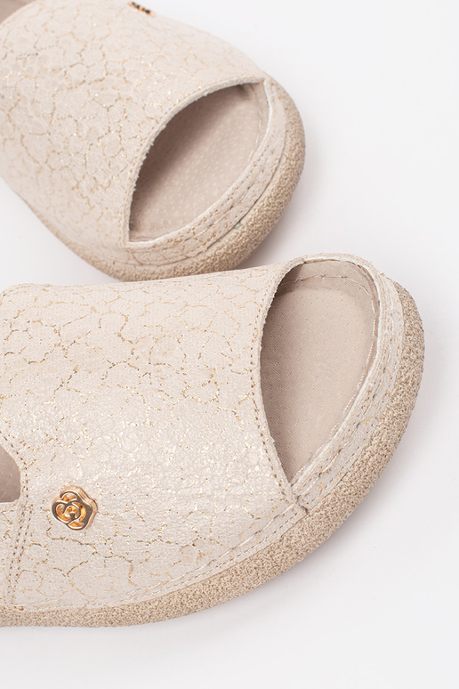 Sandales couleur sable avec semelle... Sandales couleur sable avec semelle...