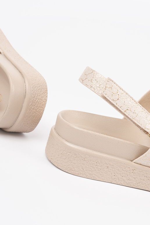 Sandales classiques avec plateforme... Sandales classiques avec plateforme...