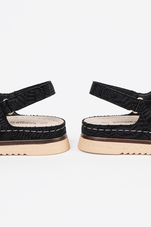 Sandales noires avec des éléments dorés Sandales noires avec des éléments dorés