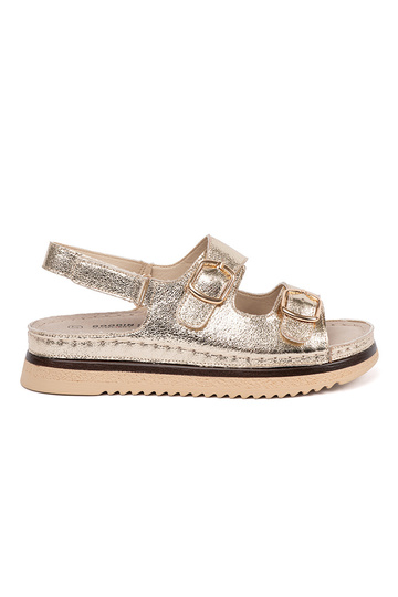 Sandales dorées avec des...