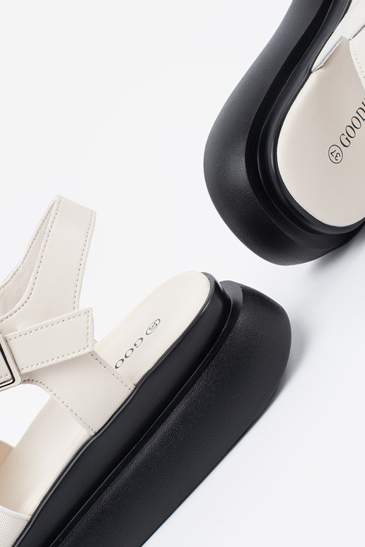 Sandales élégantes en cuir ivoire...