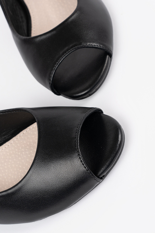 Sandales élégantes noires à petit talon Sandales élégantes noires à petit talon