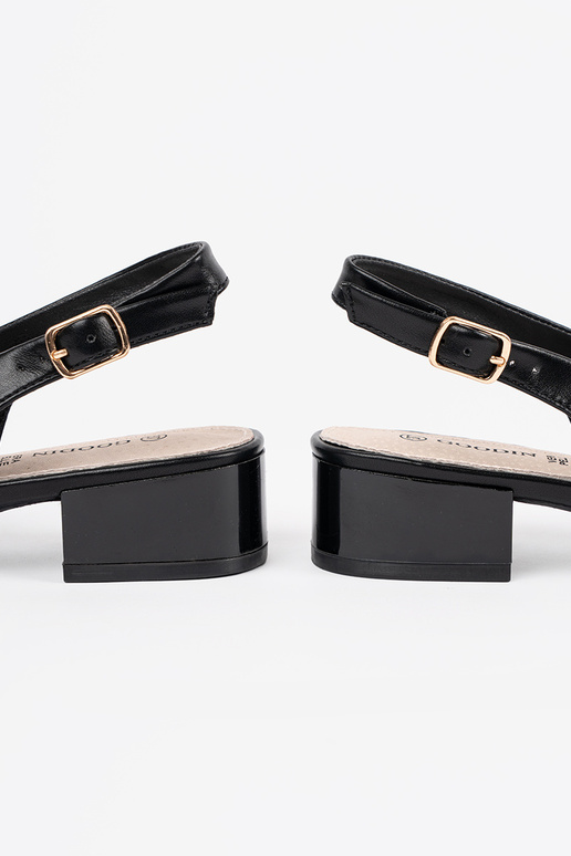 Sandales élégantes noires à petit talon Sandales élégantes noires à petit talon