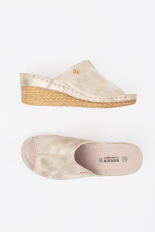 Šlepettes dorées à talon compensé...